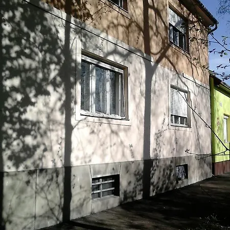 Belvarosi Vendeghaz Guest house *