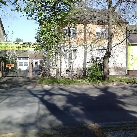 Belvarosi Vendeghaz Guest house *